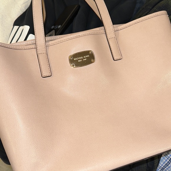 ❌SOLD❌Michael Kors Blush Pink Tote Shoulder Bag - Picture 2 of 7